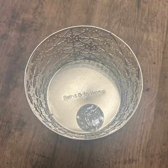 Bath & Body Works Silver Snowflake Candle Holder - Picture 6 of 9